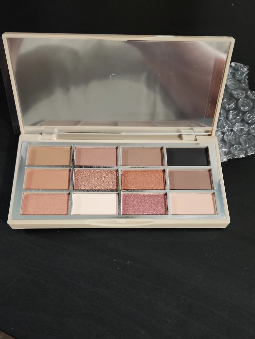 NWOT ILLIMUNATI BRONZED FACE PALLETTE